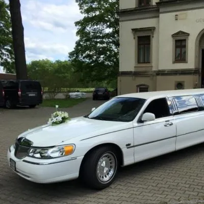 Brautauto Stretch-Limousine Chaffeur Hochzeit Villa Gückelsberg Flöha